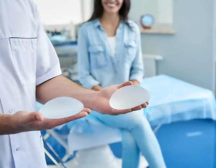 Como funciona a simulação do resultado na prótese mamária